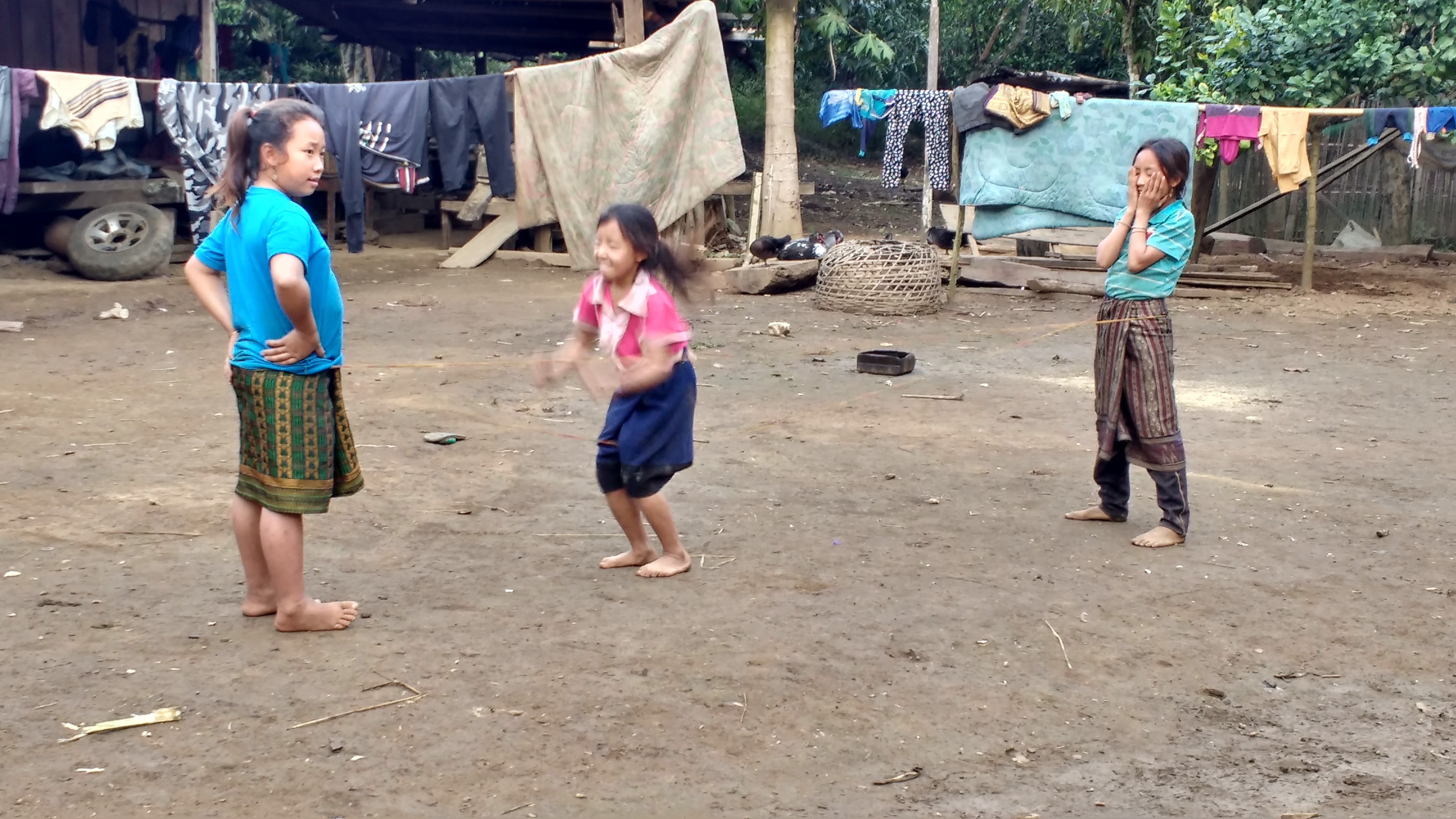 Laosissa erityisesti lapset ovat joutuneet rypäleaseiden uhreiksi. Kuva: Juho Matinlauri